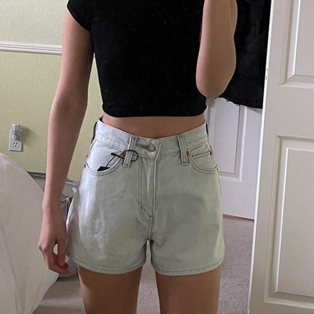 Levi Hi Loose Short